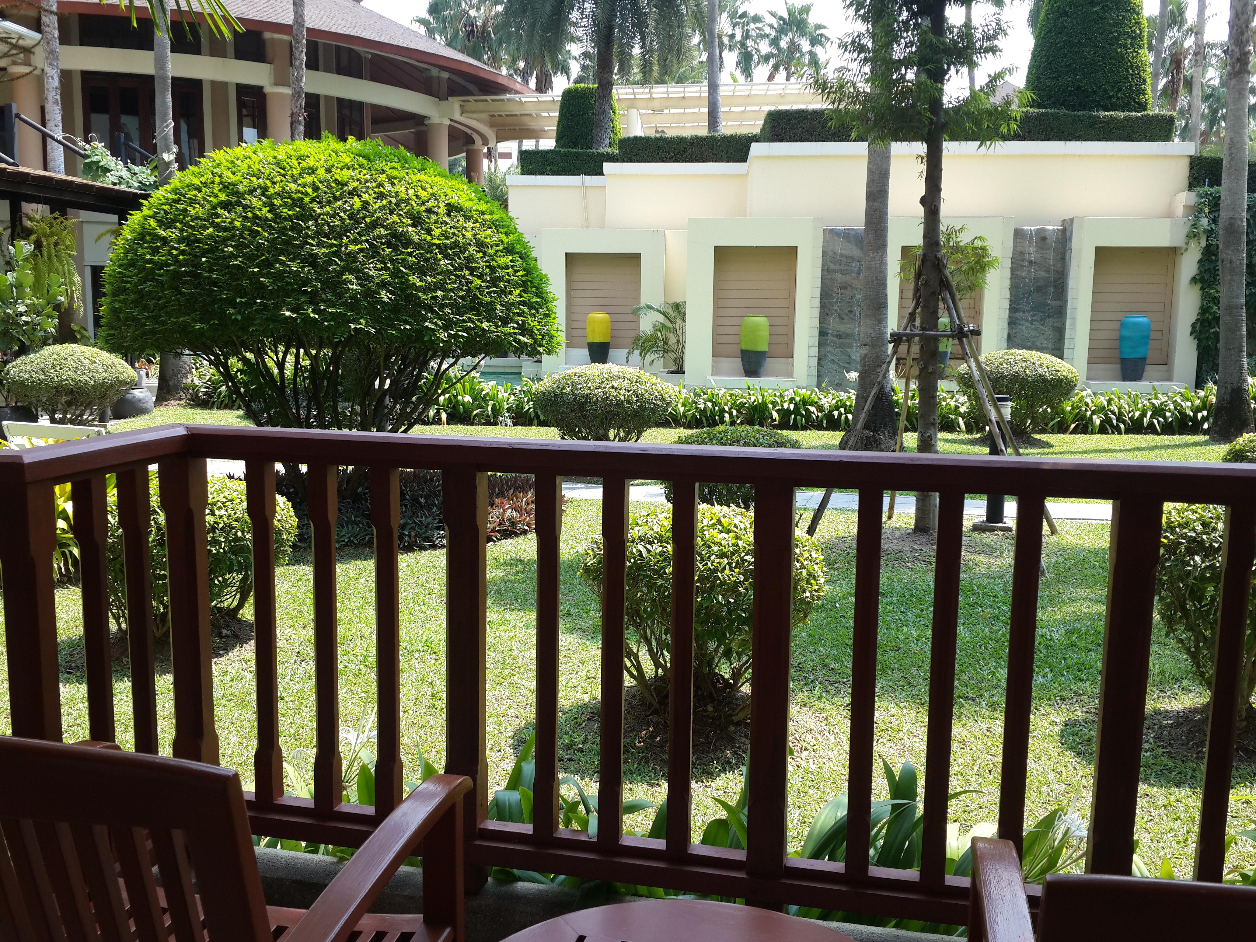 The Tide Resort Bang Saen Exterior photo