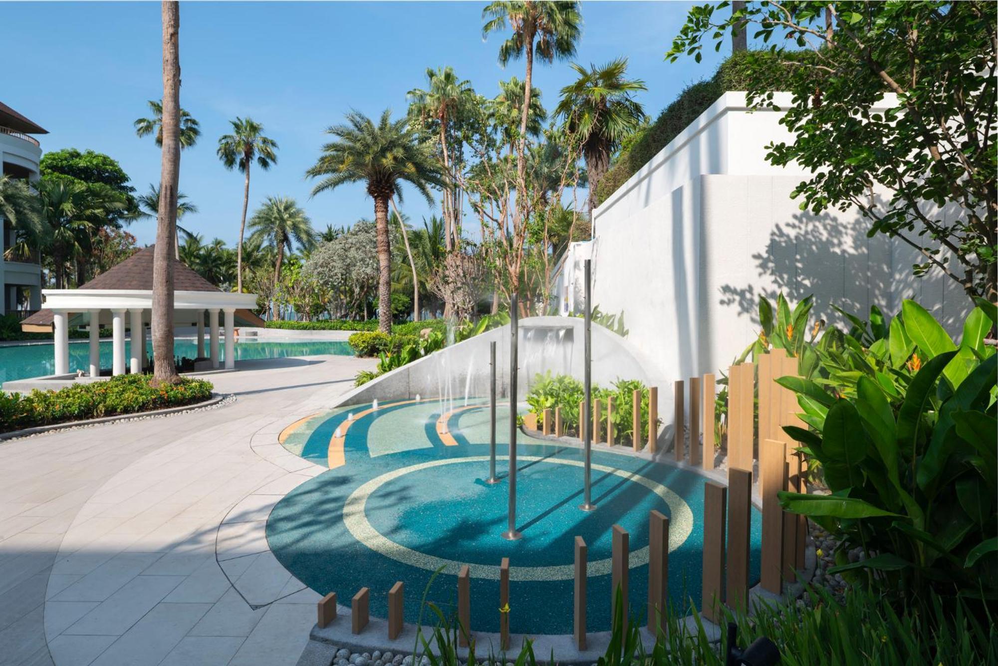The Tide Resort Bang Saen Exterior photo